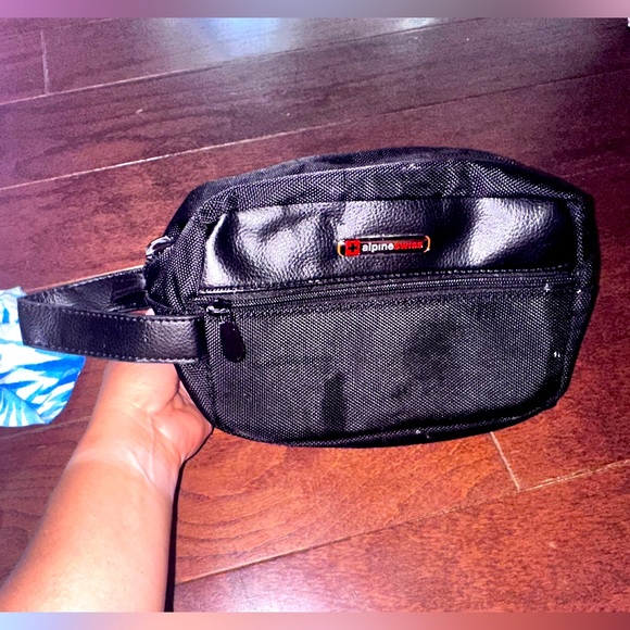 Alpine Swiss Men’s Toiletry Bag - Picture 1 of 4